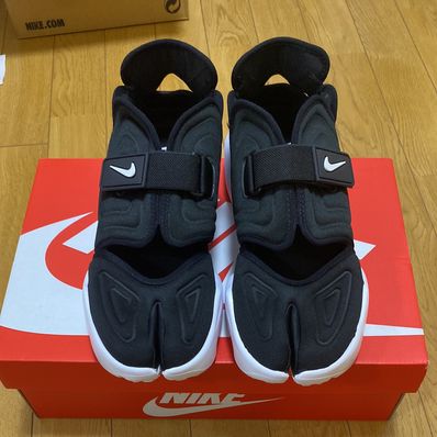 NIKE Women's AQUA RIFT "BLACK/WHITE"