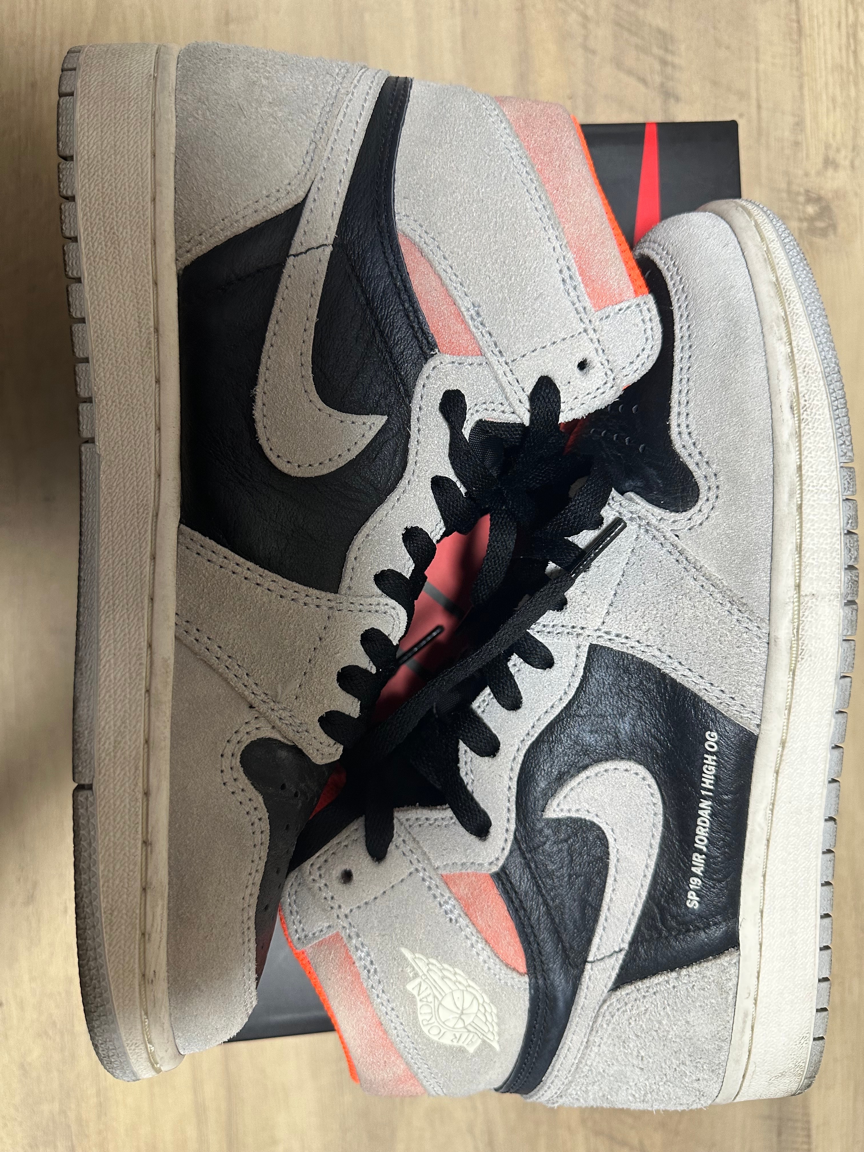 Nike Air Jordan 1 RETRO High OG "Hyper Crimson"