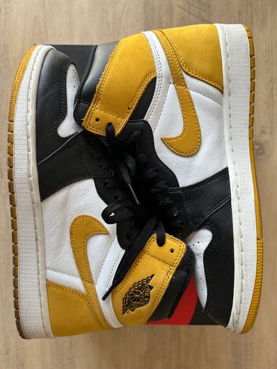 Nike Air Jordan 1 Retro High OG "Black Toe/Yellow Ochre"