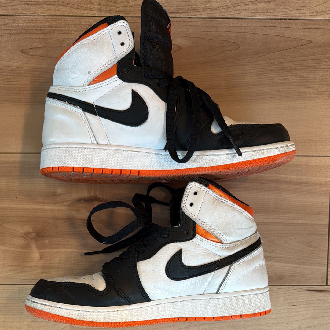 Nike GS Air Jordan 1 Retro High OG "Electro Orange"