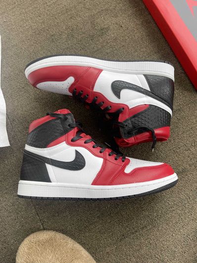 Nike Women's Air Jordan 1 High OG "Satin Red"
