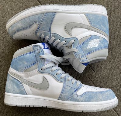Nike Air Jordan 1 High OG "Hyper Royal"