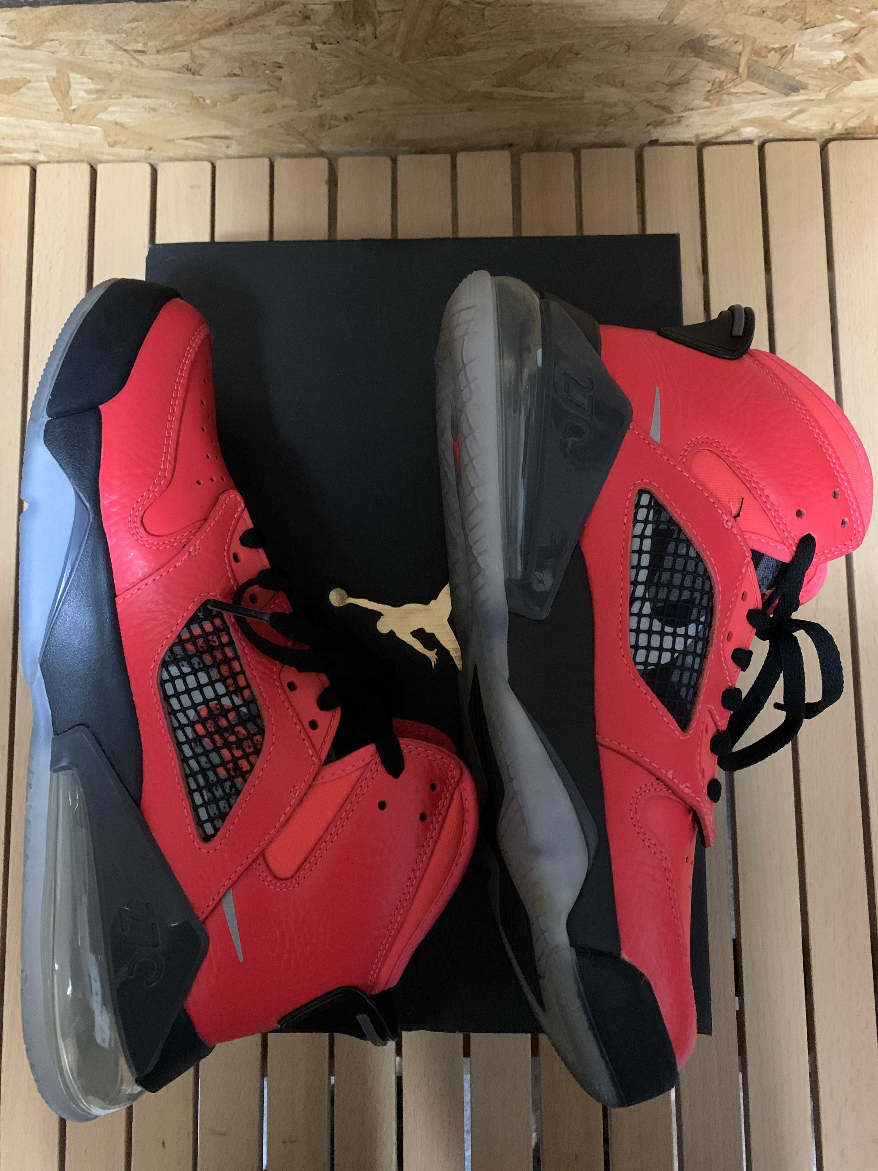 Paris Saint-Germain (PSG) × Nike Jordan Mars 270 "Infrared 23/Reflect Silver-Black"