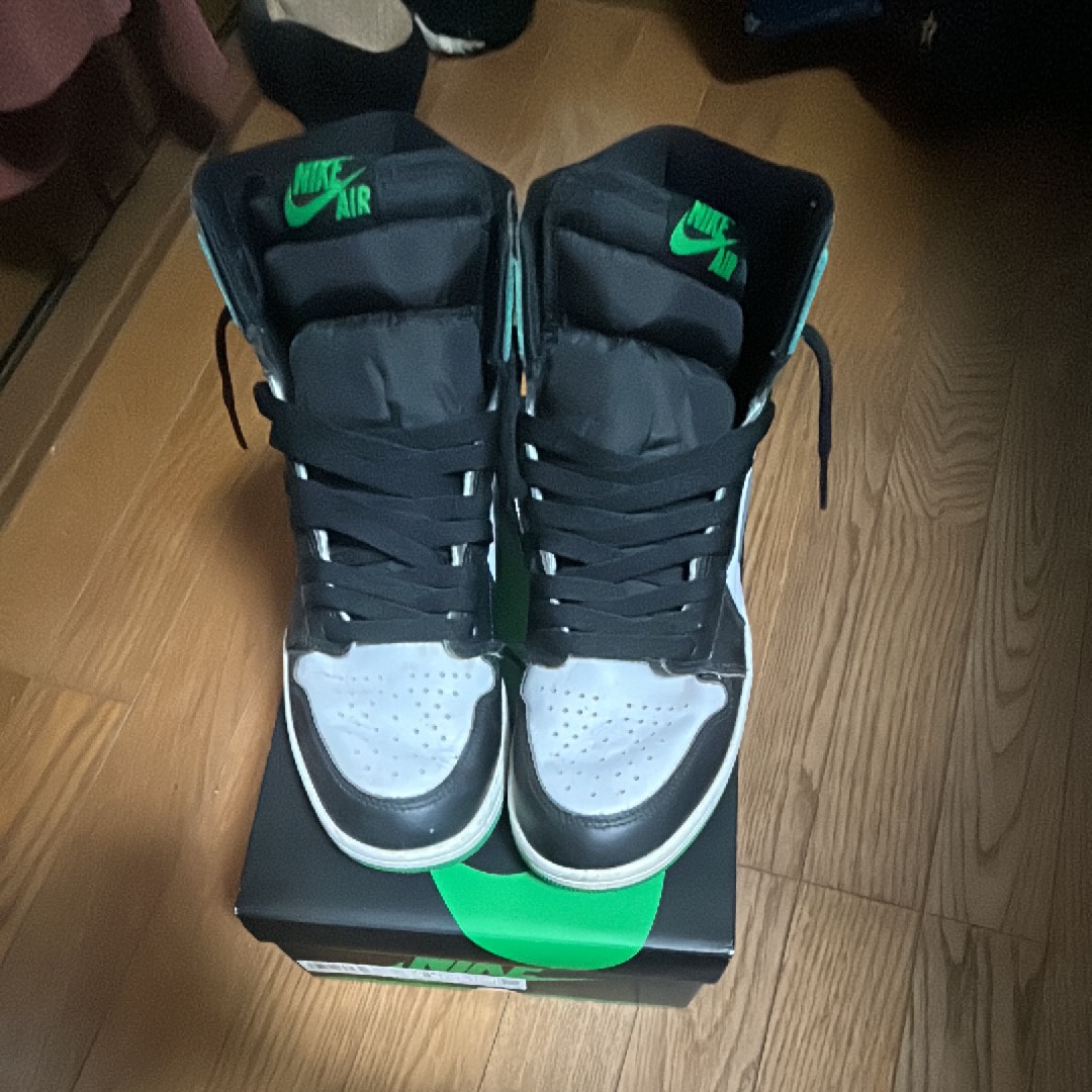 Nike Air Jordan 1 Retro High OG "Celtics/Black and Lucky Green" (2023)