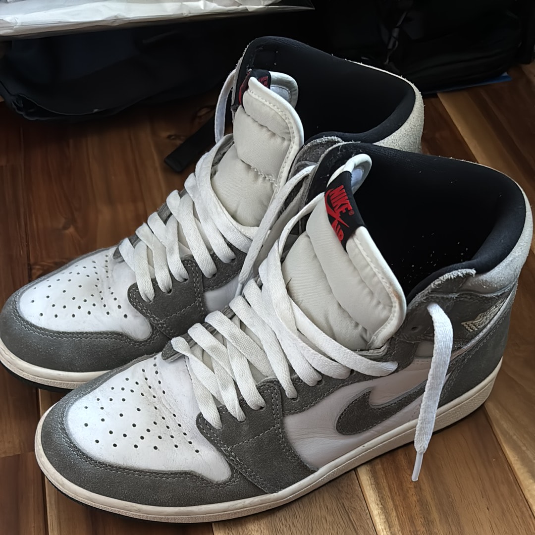 Nike Air Jordan 1 Retro High OG "Black and Smoke Grey"