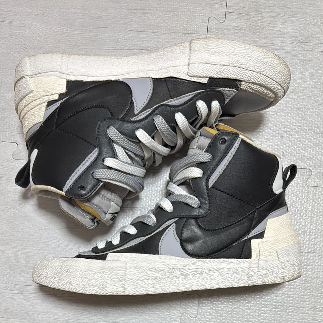 sacai × NIKE BLAZER MID "BLACK/WOLF GREY/WHITE"