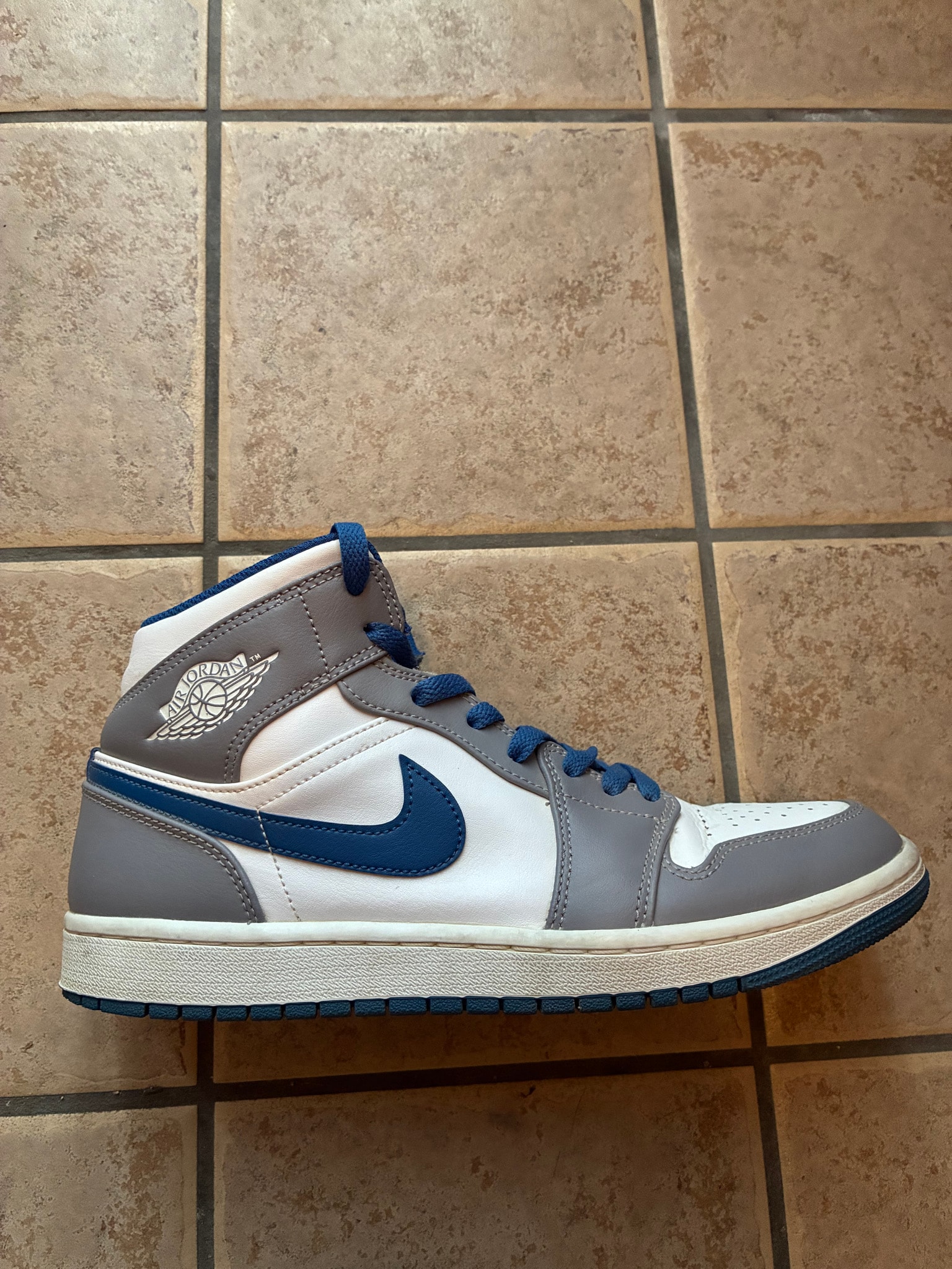 Nike Air Jordan 1 Mid "True Blue"