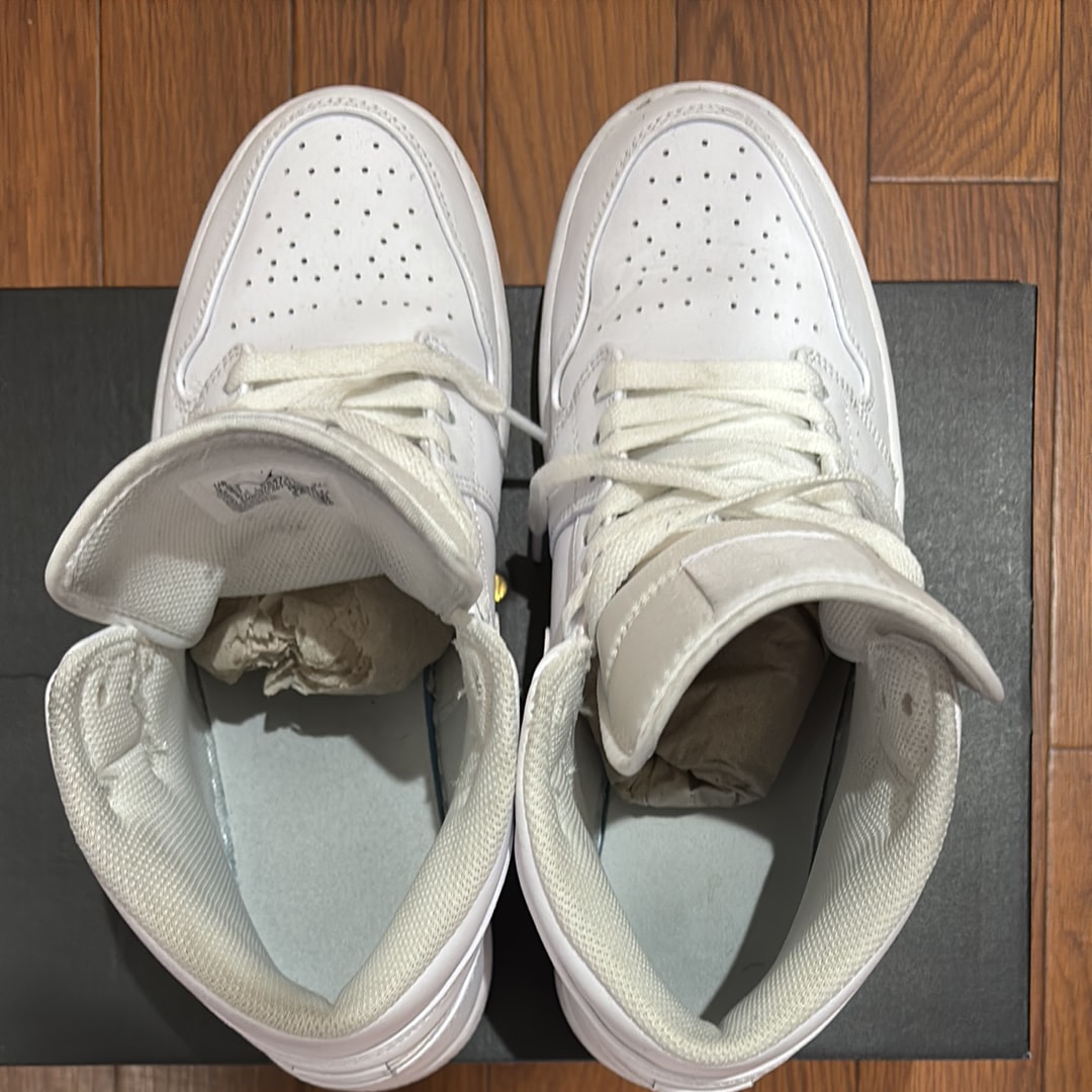 Nike Air Jordan 1 Mid "Triple White"