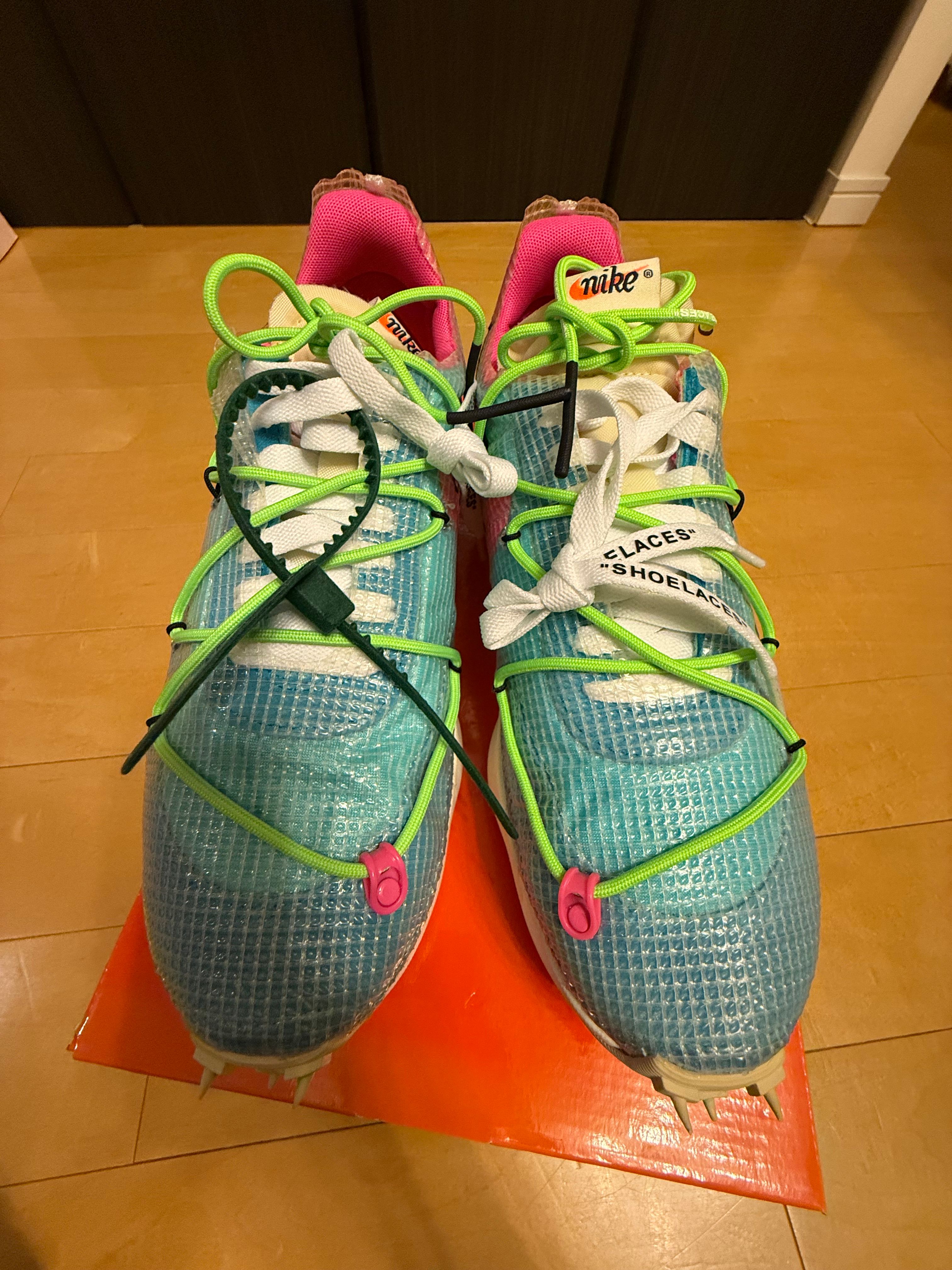 オフホワイト × ナイキ ウィメンズ ヴェイパーストリート "スカイブルー"