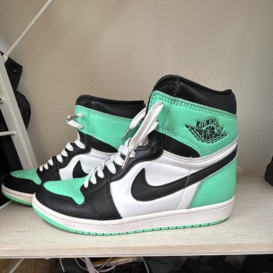 Nike Air Jordan 1 High OG "Green Glow"