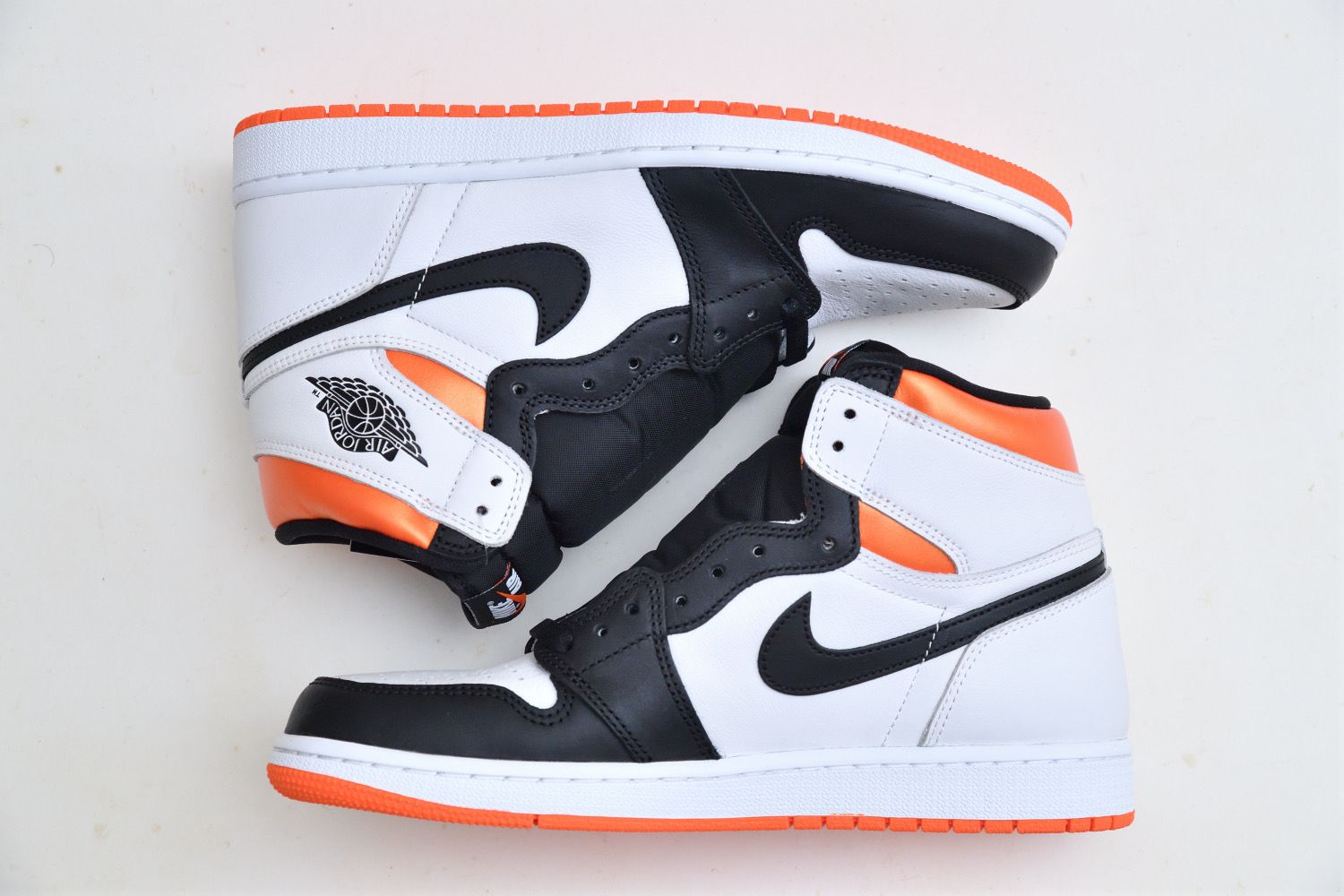 【中古】ナイキ エアジョーダン1 レトロ ハイ OG “エレクトロオレンジ” Nike Air Jordan 1 Retro High OG 