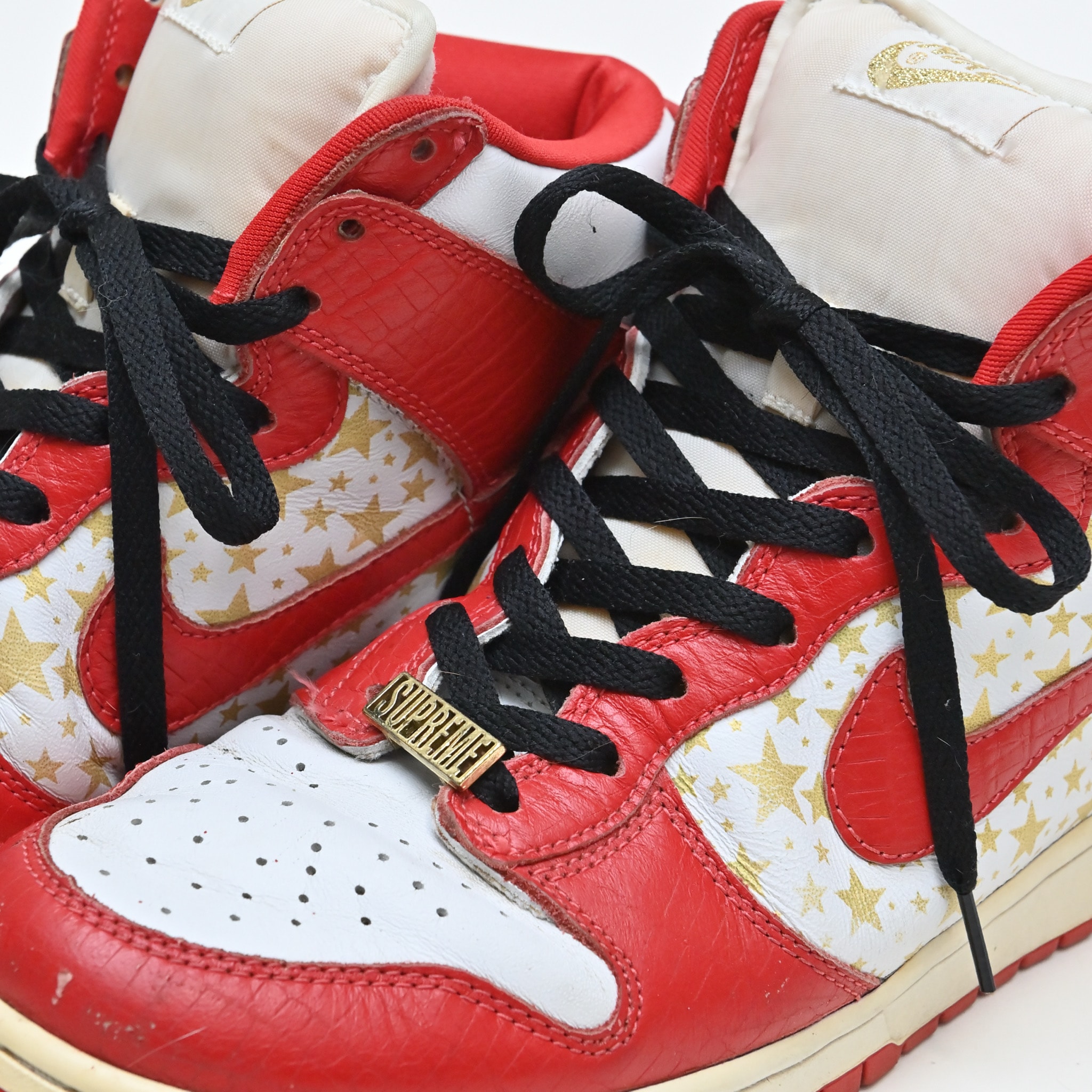 Supreme × Nike SB Dunk High "Red Stars"