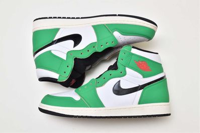 Nike Women's Air Jordan 1 High OG "Lucky Green/White-Sail-Black"