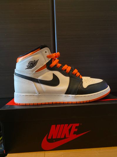 Nike GS Air Jordan 1 Retro High OG "Electro Orange"