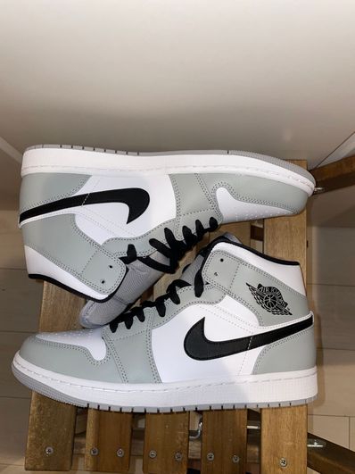 Nike Air Jordan 1 Mid "Light Smoke Grey/White/Black"