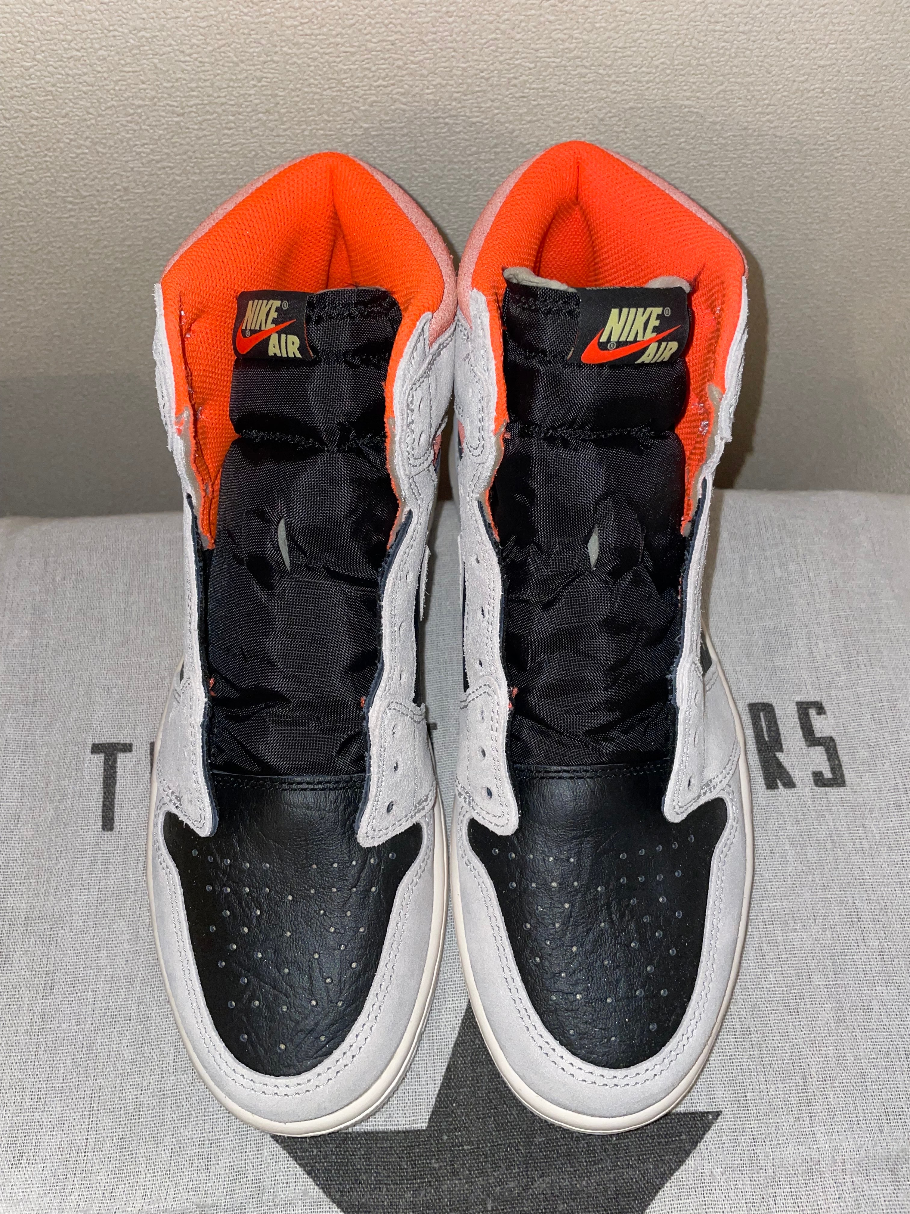 Nike Air Jordan 1 RETRO High OG "Hyper Crimson"