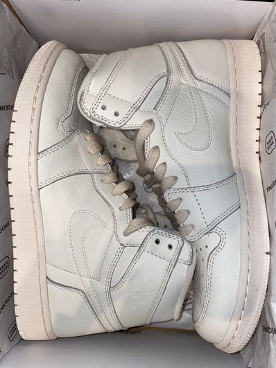 Nike Air Jordan 1 Retro High OG "Sail"