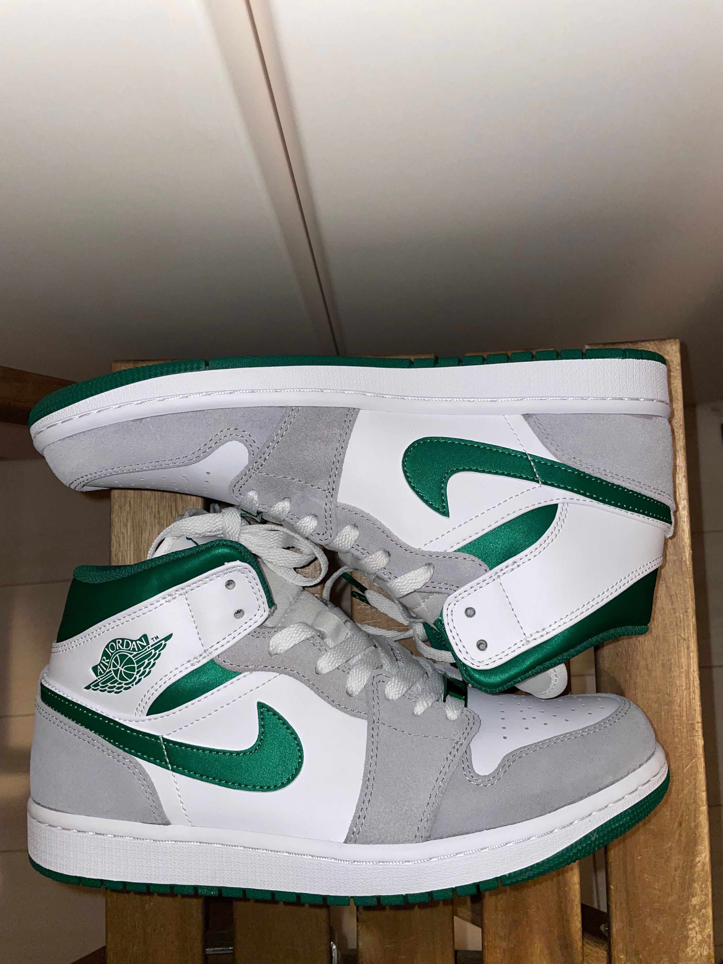 Nike Air Jordan 1 Mid "Green Grey White"