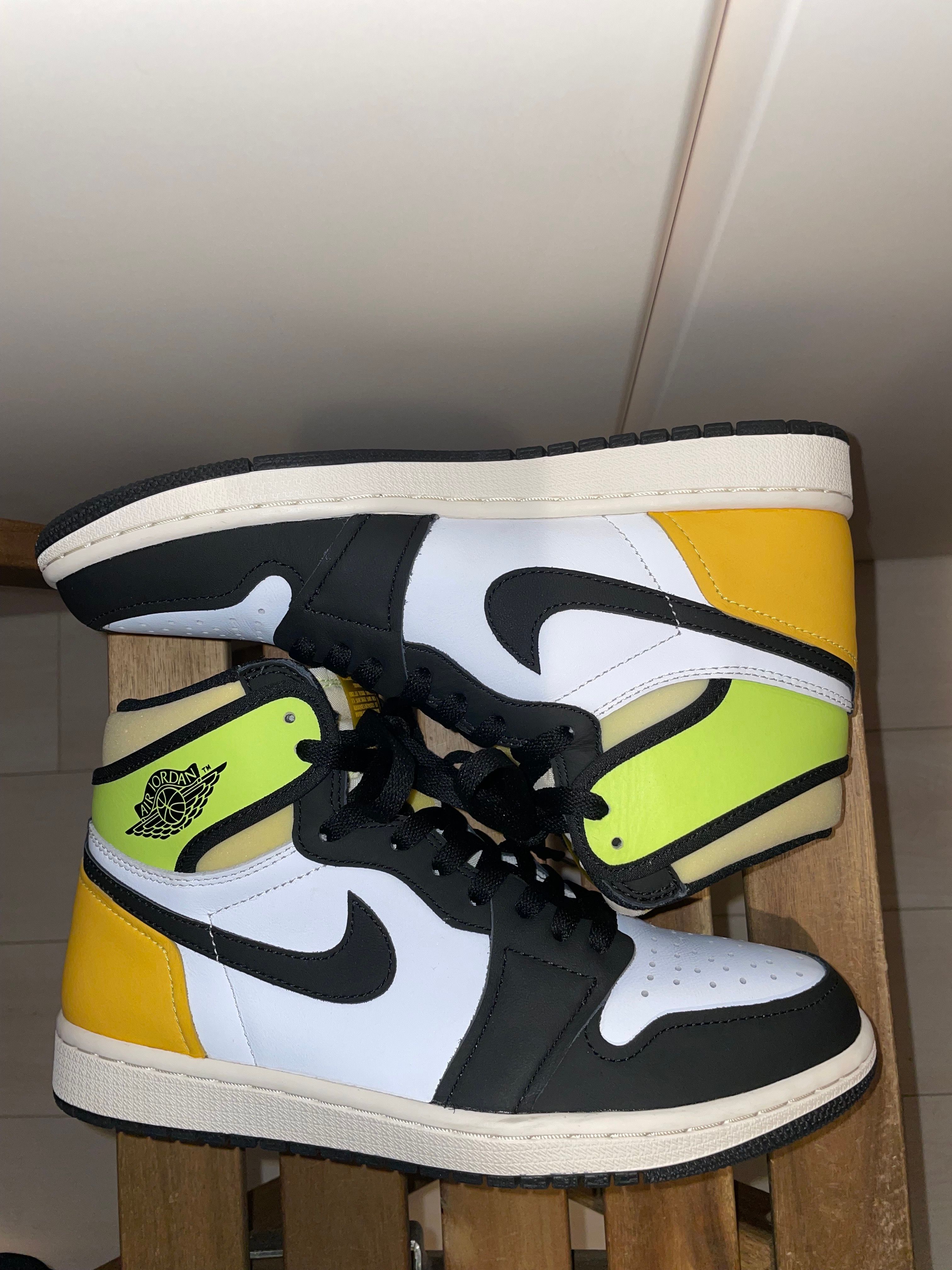 Nike Air Jordan 1 High OG "Volt Gold"