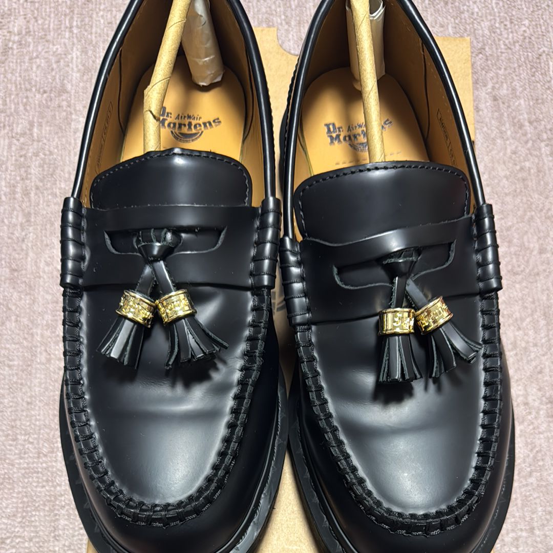 シュプリーム × ドクターマーチン ペントン タッセルローファー "ブラック"