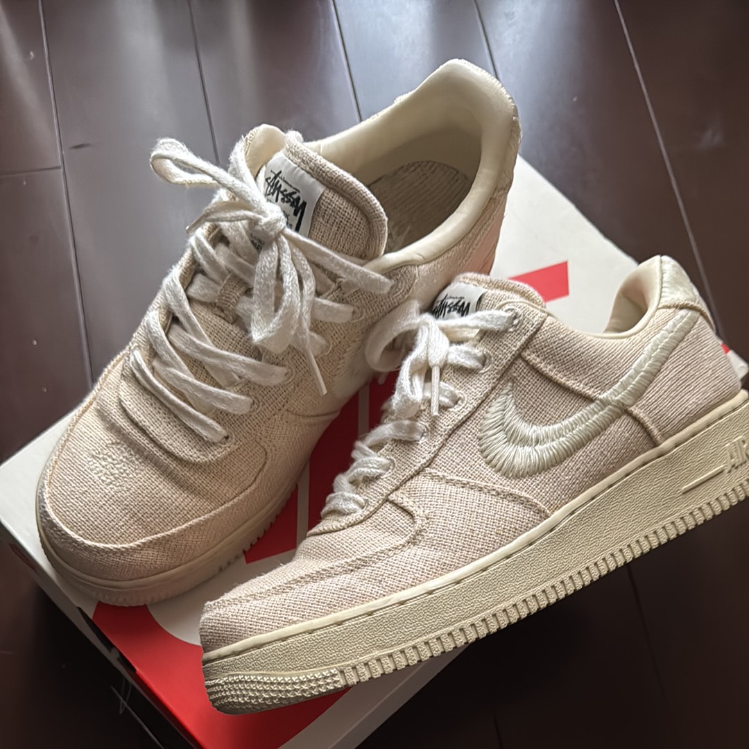 ステューシー × ナイキ エアフォース1 ロー "フォッシルストーン"