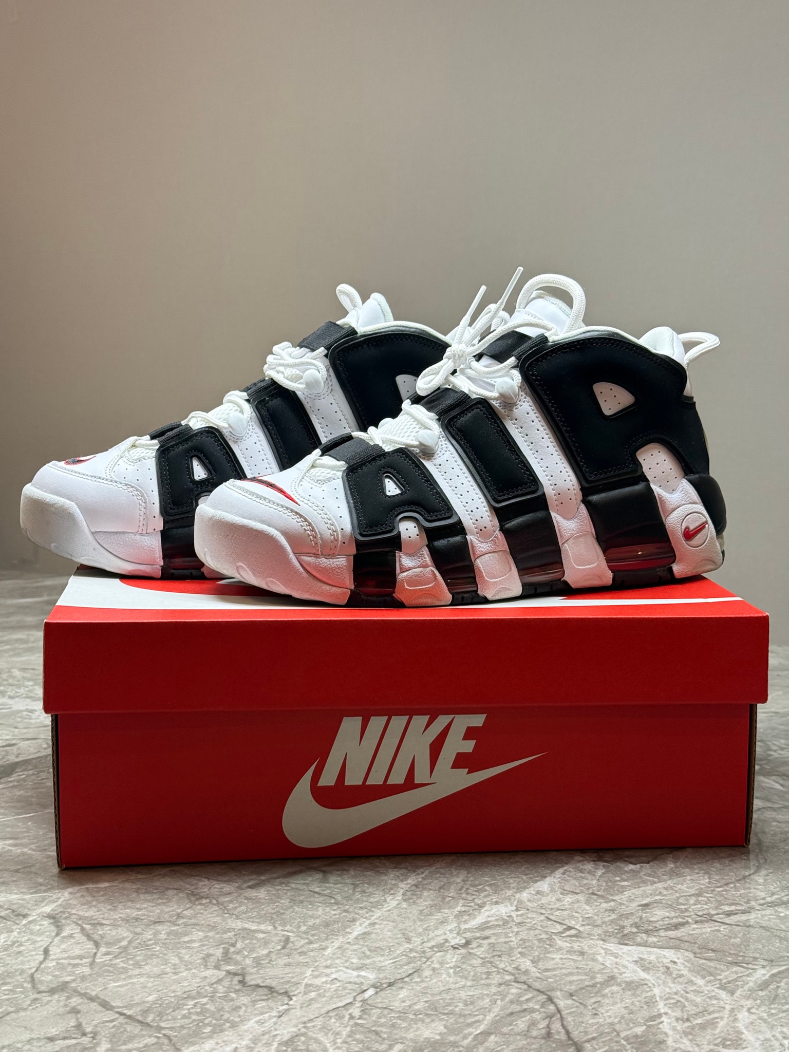 NIKE AIR MORE UPTEMPO "WHITE/BLACK/UNIVERSITY RED"(2020)