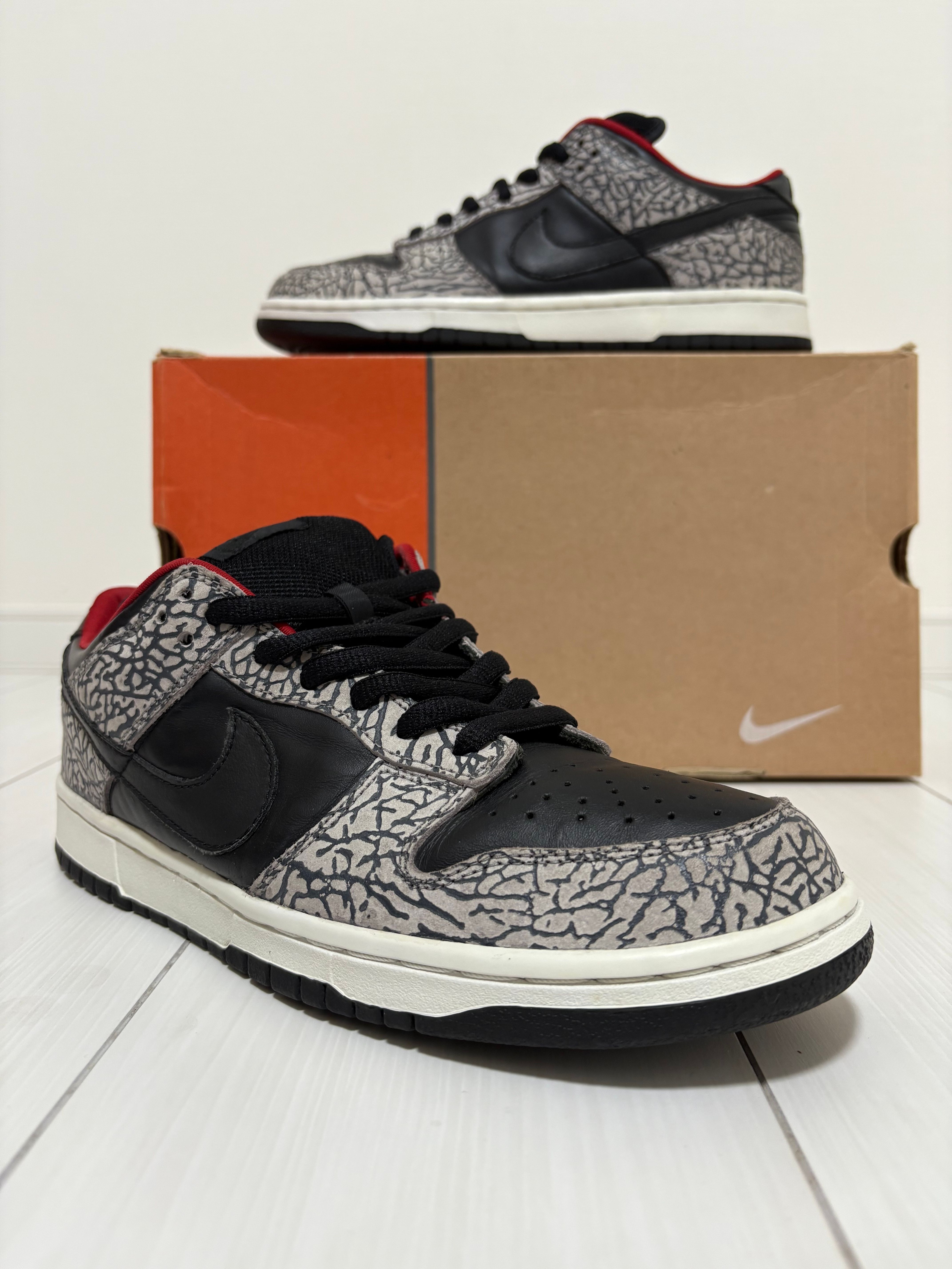 NIKEx Supremeダンクロープロ SB 黒セメント 2002 27.5 Nike SB Dunk Low Supreme Black Cement (2002) Men's - 304292