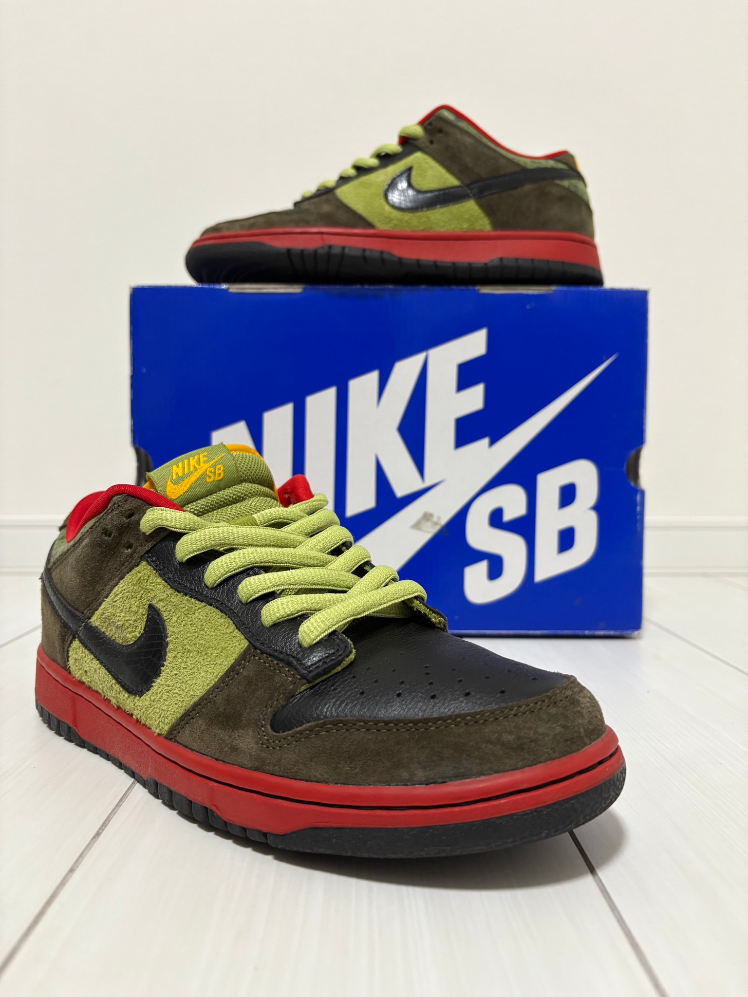 Nike SB Dunk Low "Asparagus"