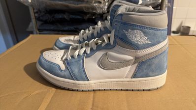 Nike Air Jordan 1 High OG "Hyper Royal"