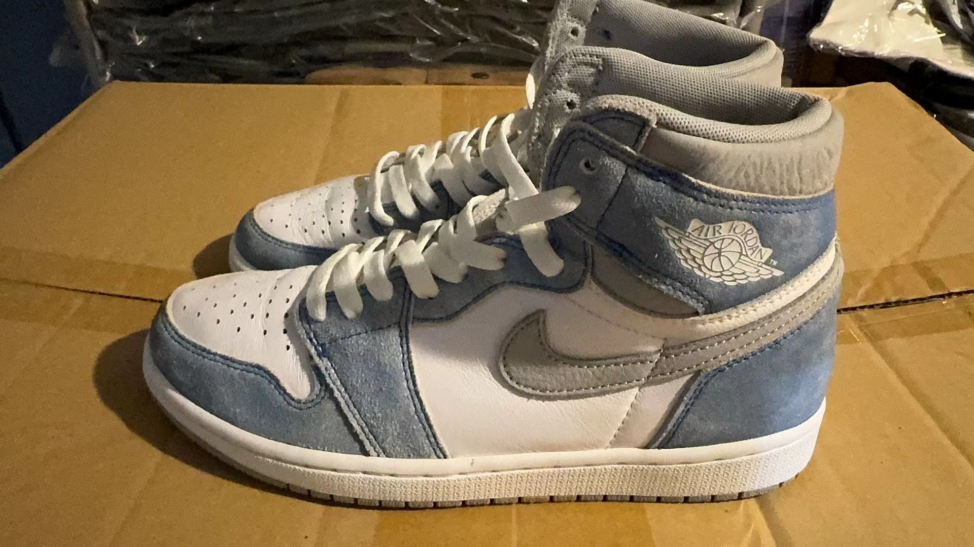Nike Air Jordan 1 High OG "Hyper Royal"