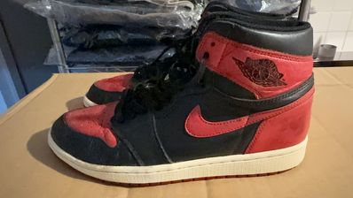 Nike Air Jordan 1 Retro High OG "Bred/Banned" (2016)