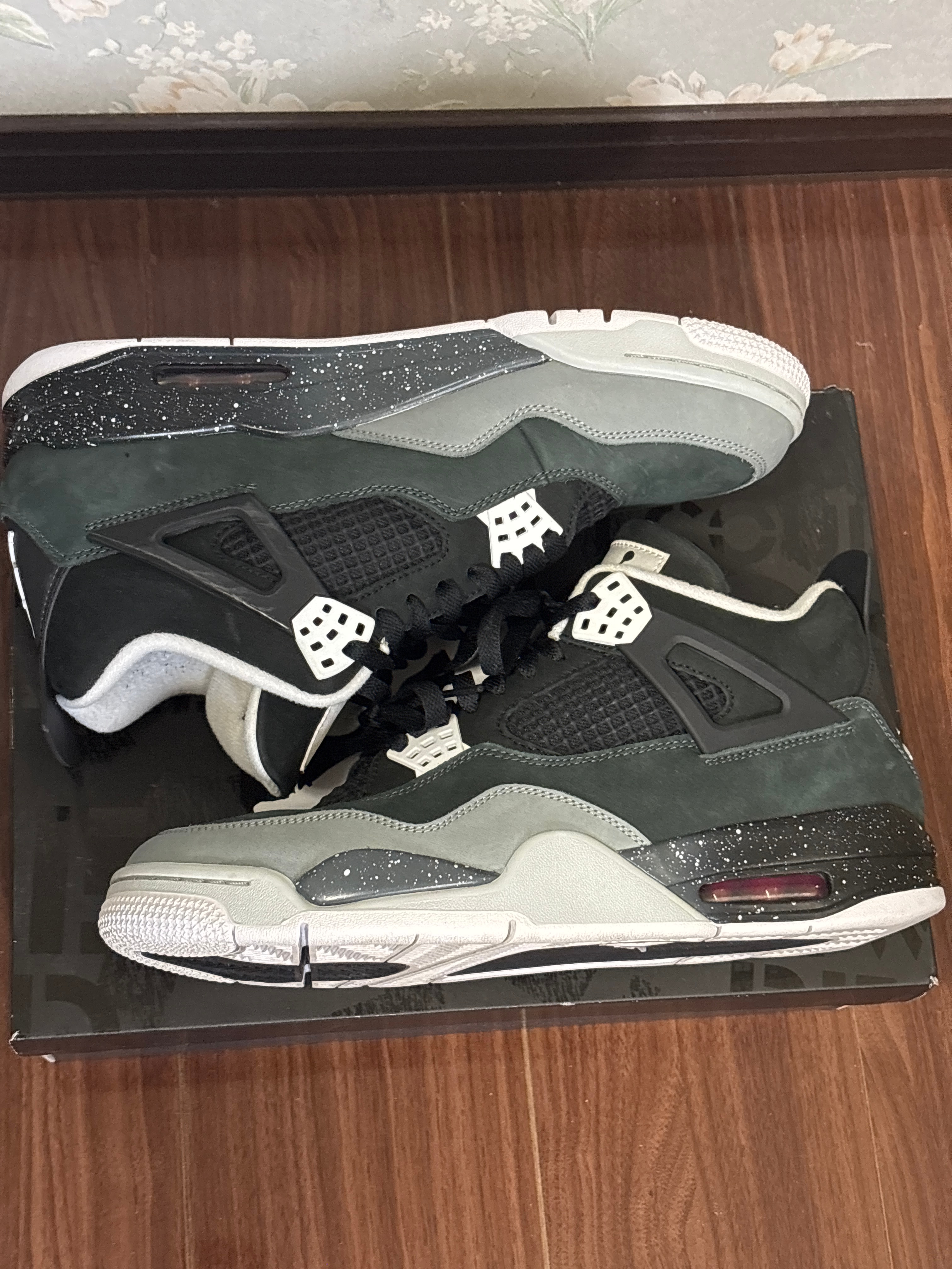Nike Air Jordan 4 Retro "Fear"