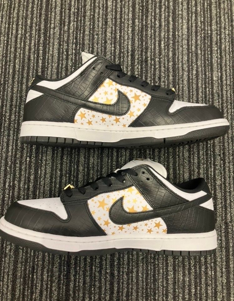 Supreme × Nike SB Dunk Low OG QS Gold Stars "White/Black"