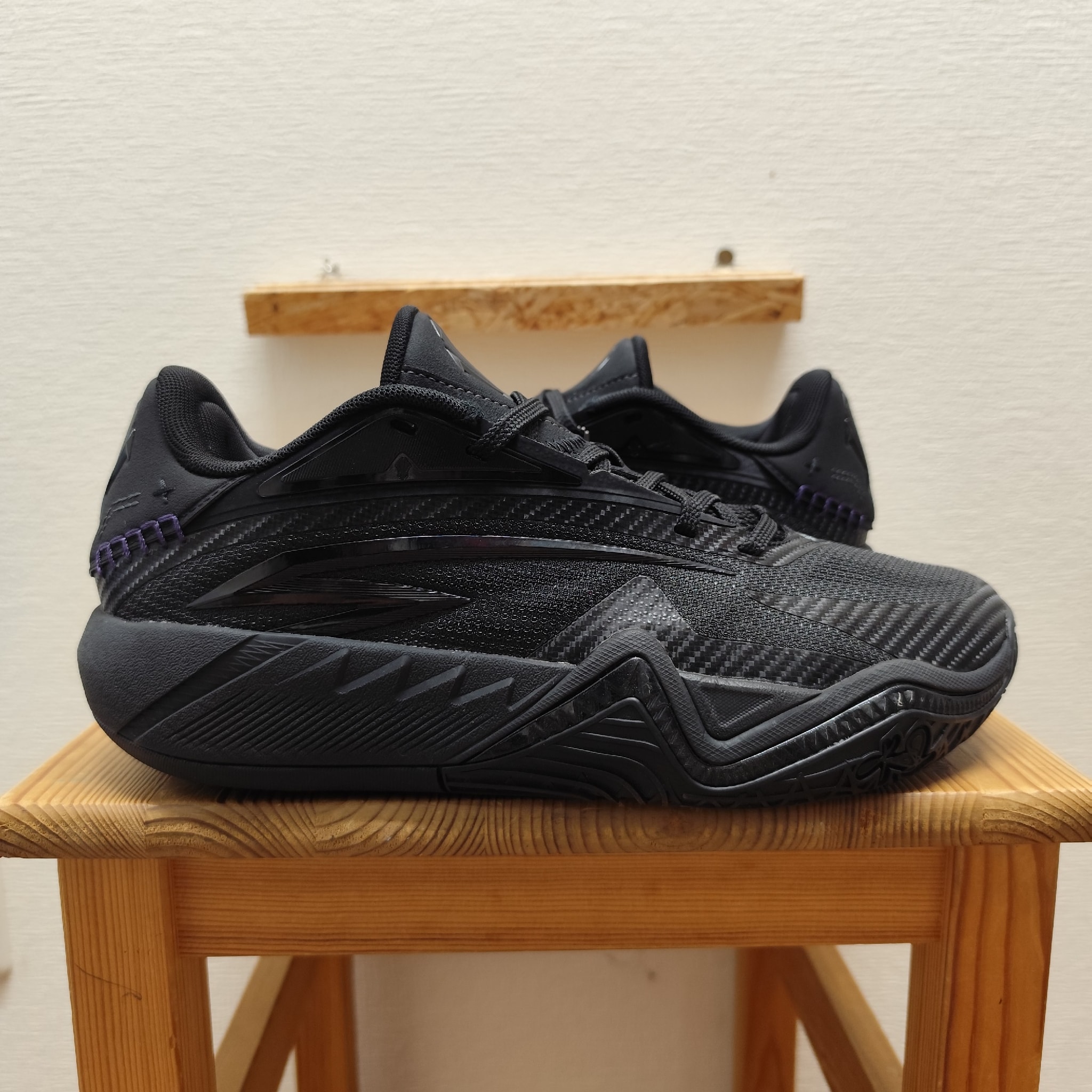 Anta Kai 3 "Triple Black"