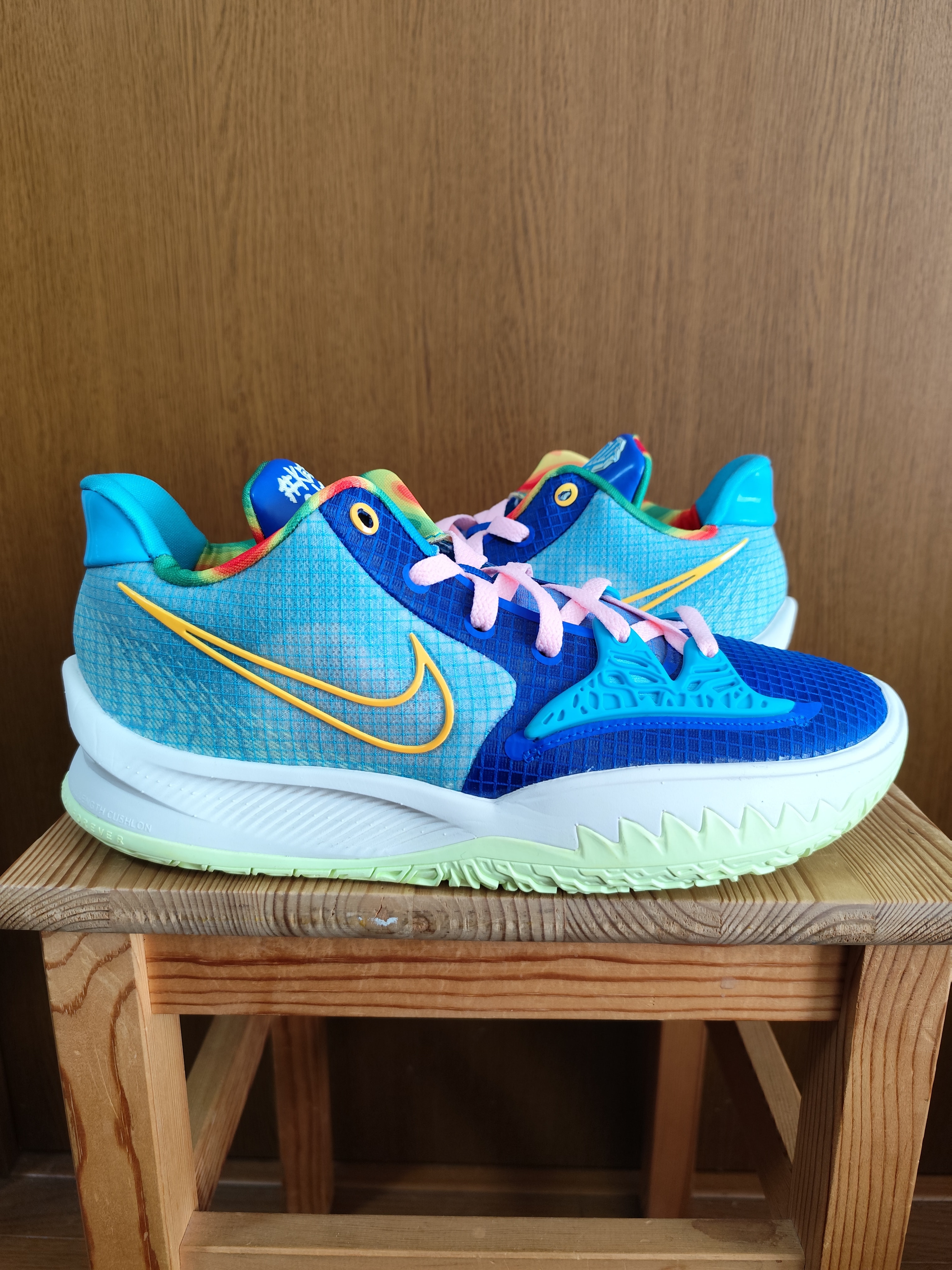 ナイキ カイリー ロー 4 "キープ スー フレッシュ"