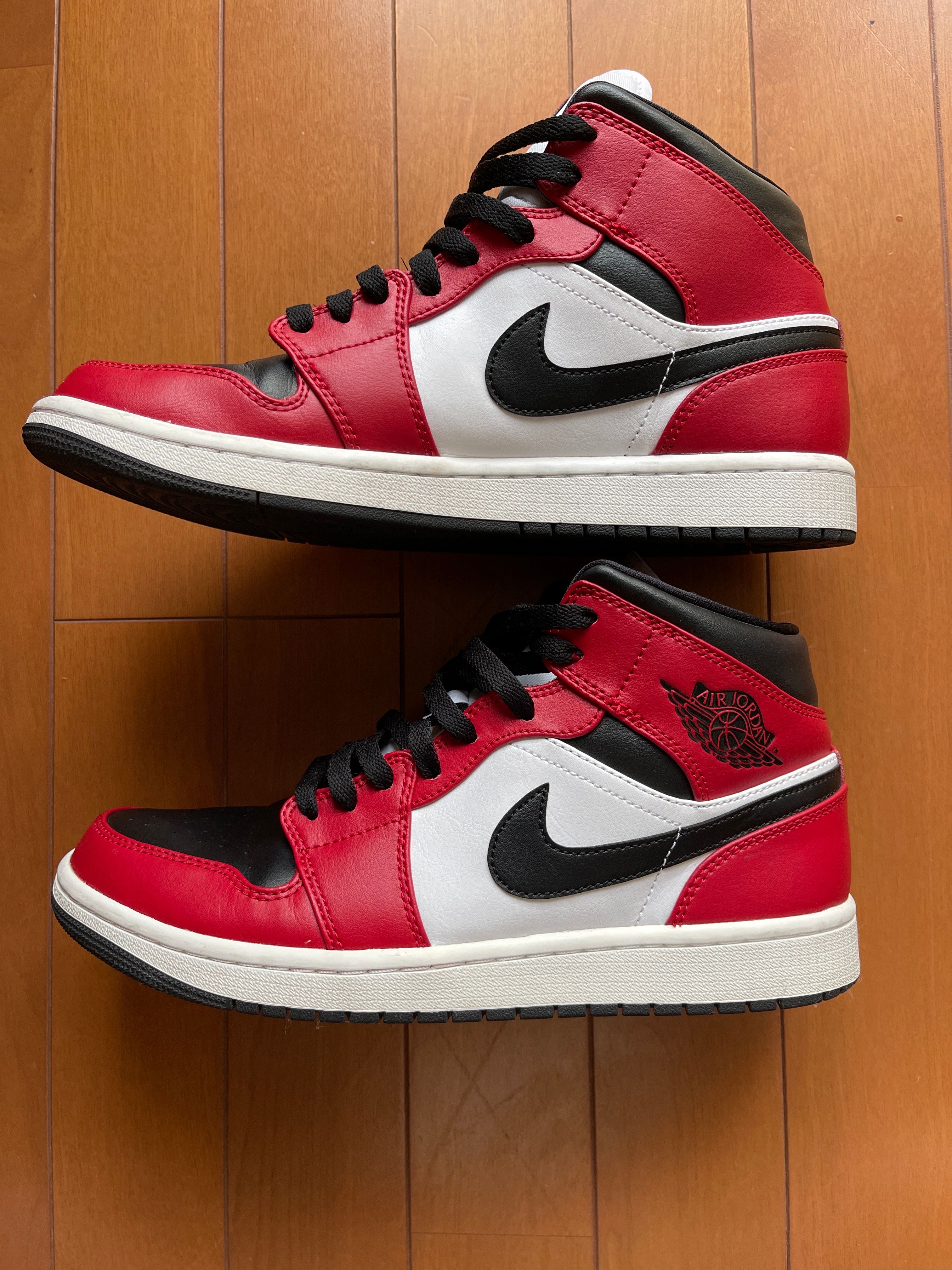 Nike Air Jordan 1 Mid "Chicago Black Toe"