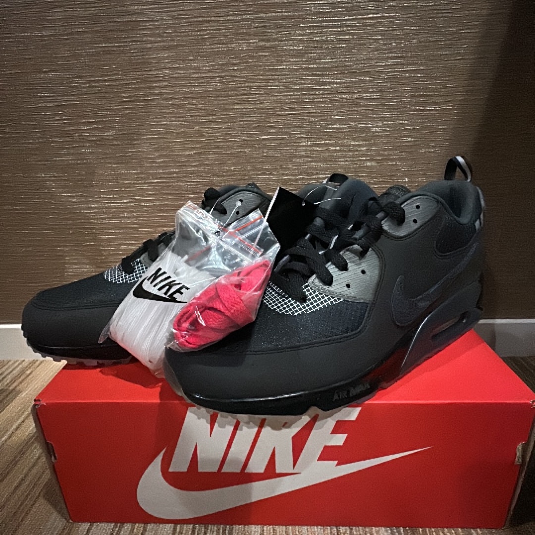 UNDEFEATED × Nike Air Max 90 "Black/Rush Pink"