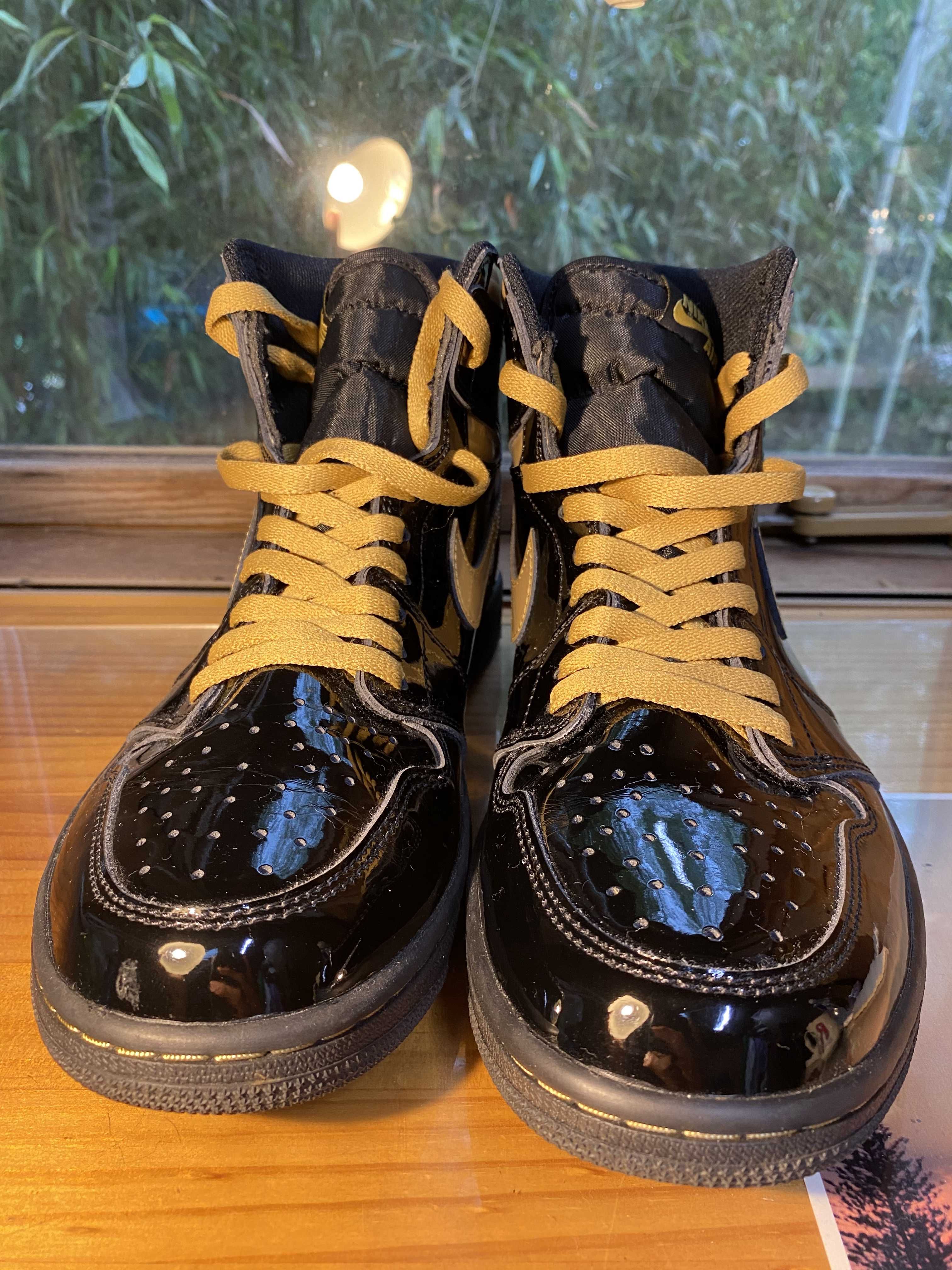 Nike Air Jordan 1 High OG "Black-Metalic Gold"