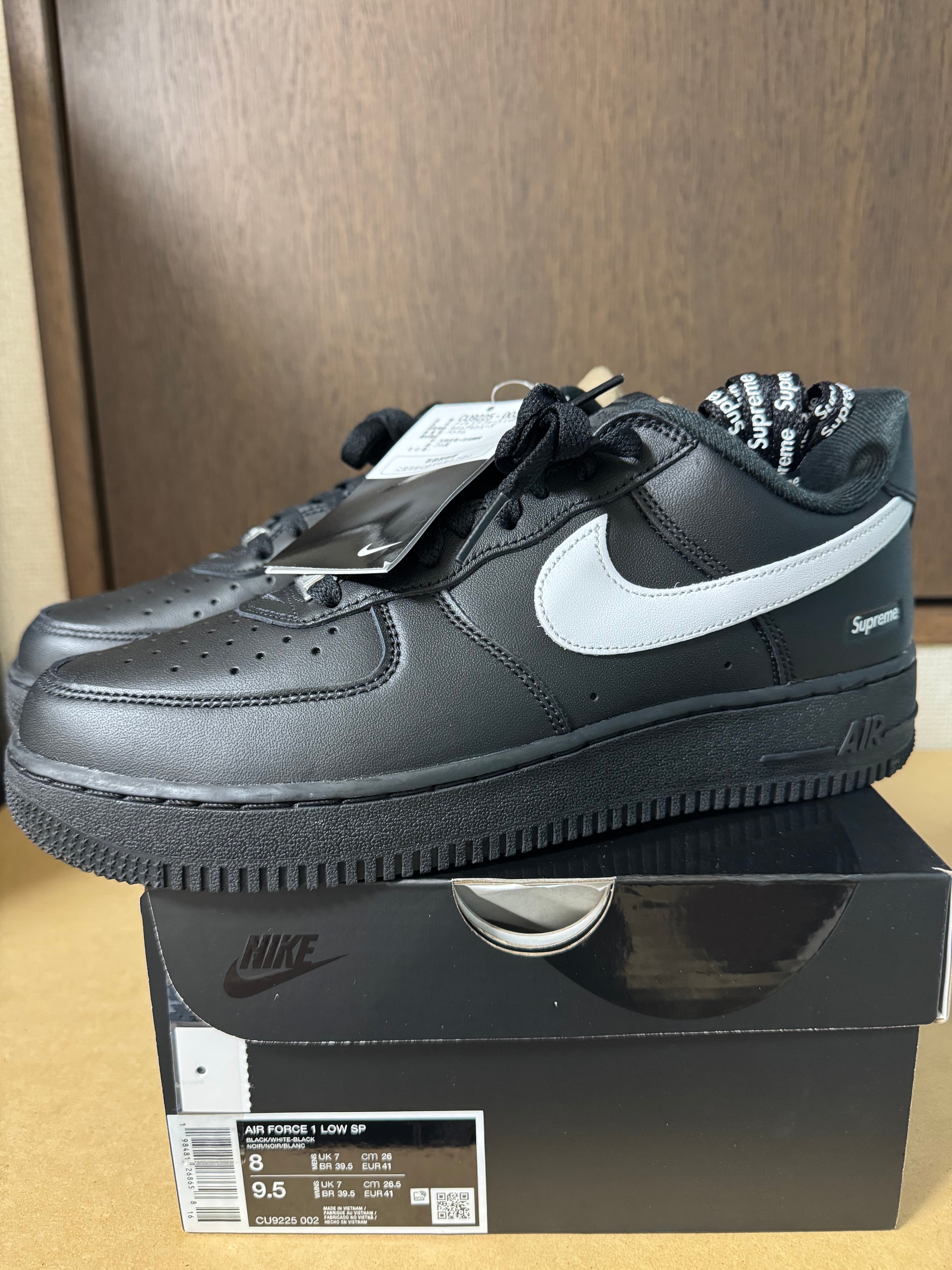 シュプリーム × ナイキ エアフォース1 ロー "ブラック/ホワイト"