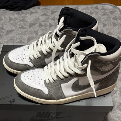 Nike Air Jordan 1 Retro High OG "Black and Smoke Grey"