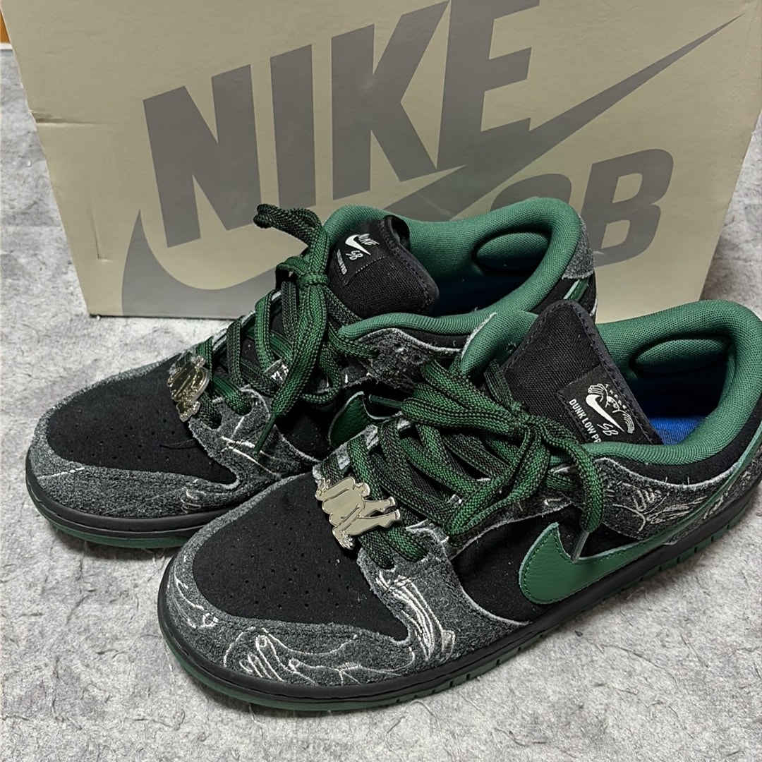 There Skateboards × Nike SB Dunk Low Pro "Anthracite and Gorge Green"