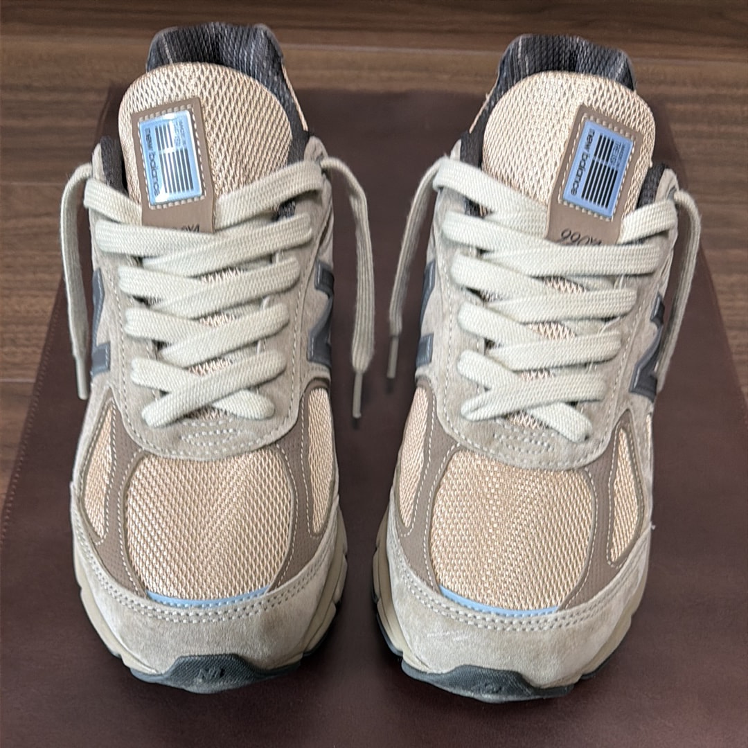 AURALEE × New Balance 990V4 "Taupe"