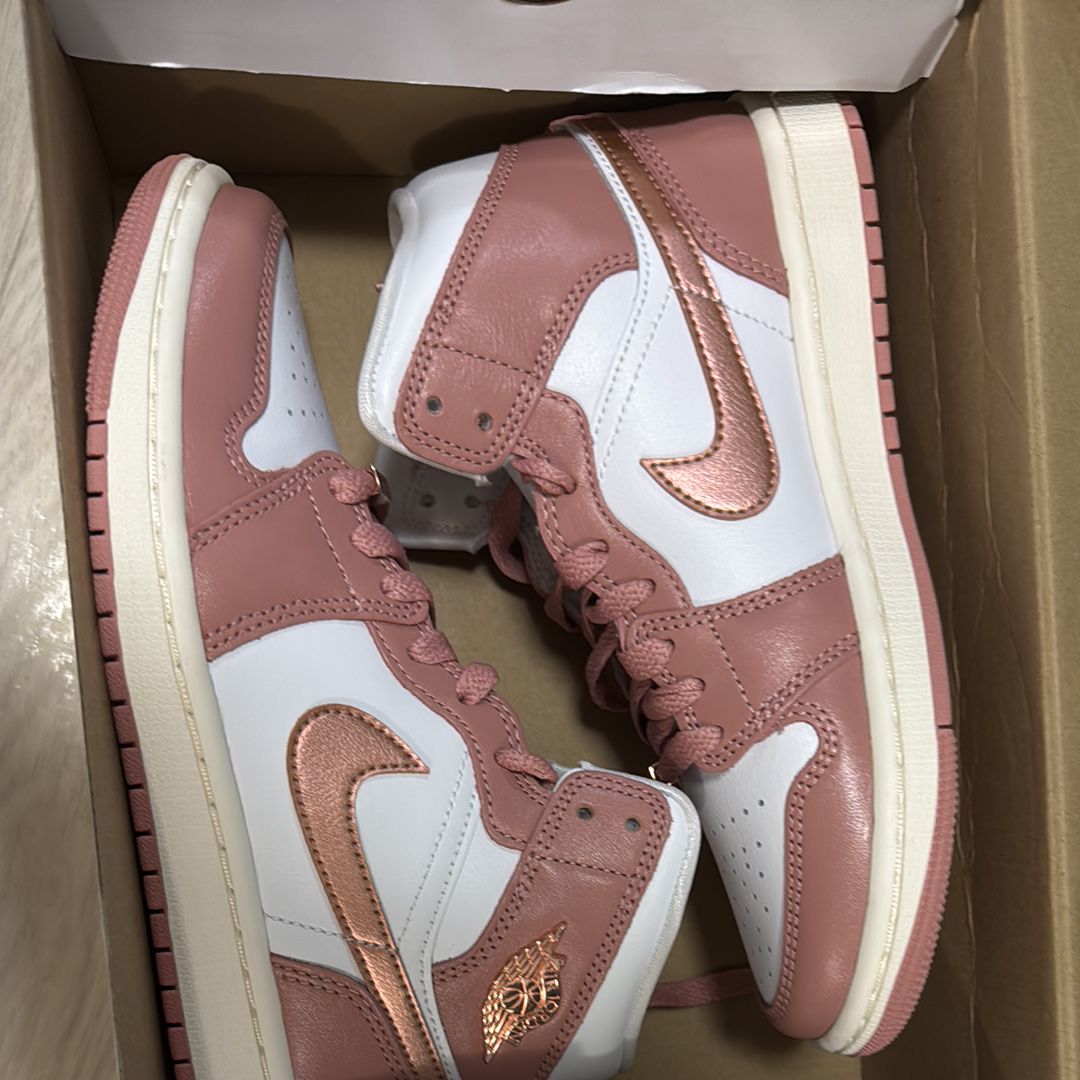 Nike Women's Air Jordan 1 Mid SE "Red Stardust"