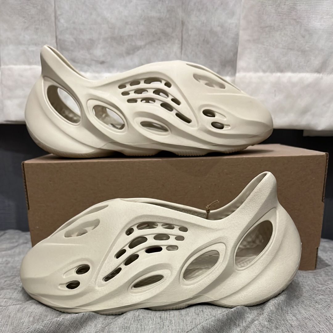 adidas YEEZY Foam Runner "Sand"