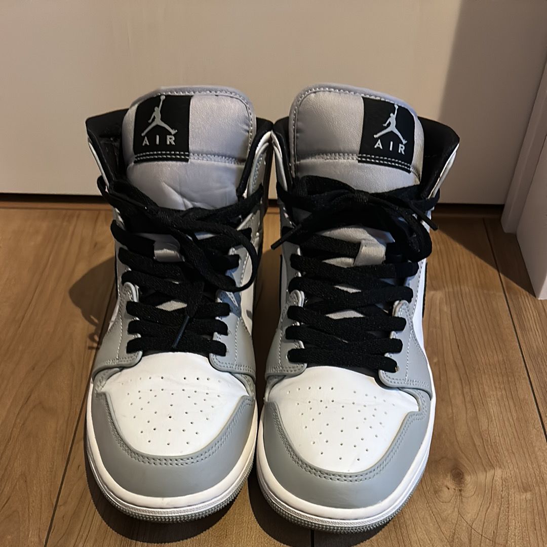 Nike Air Jordan 1 Mid "Light Smoke Grey/White/Black"