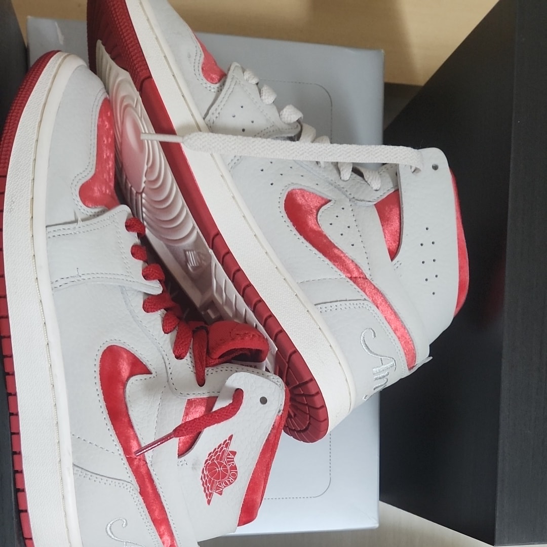 ナイキ ウィメンズ エアジョーダン1 ハイ ズーム CMFT 2 "バレンタインデー"