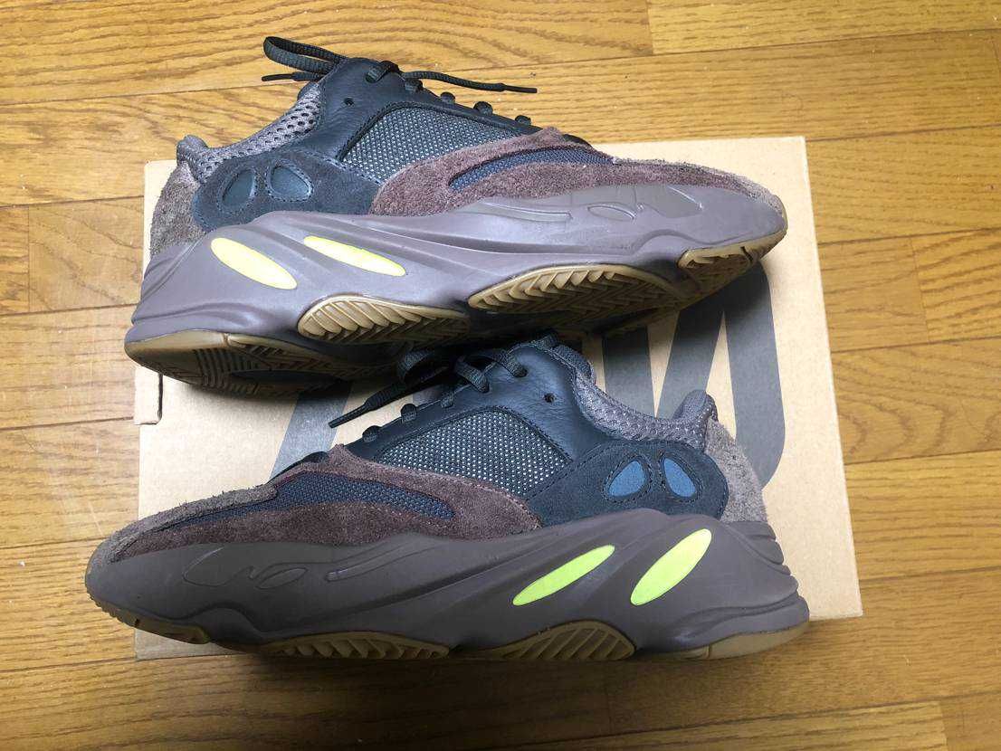 YEEZY BOOST 700 WAVE RUNNER DARK GREY