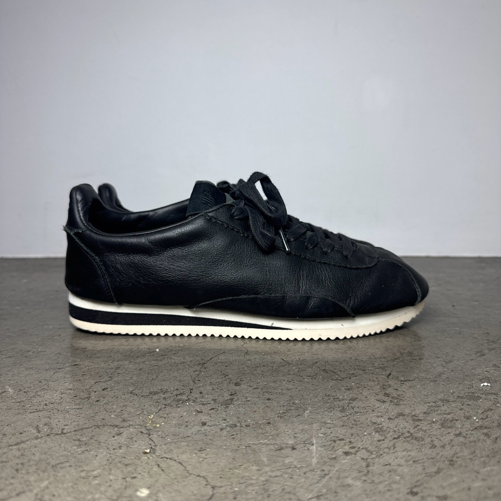 Nike Classic Cortez PRM Swooshless "Black"