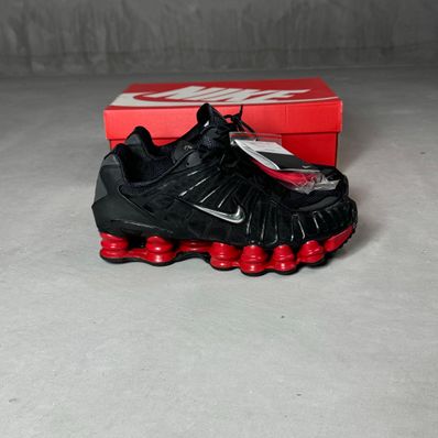 SKEPTA × NIKE SHOXTL BLACK/UNIVERCITYRED