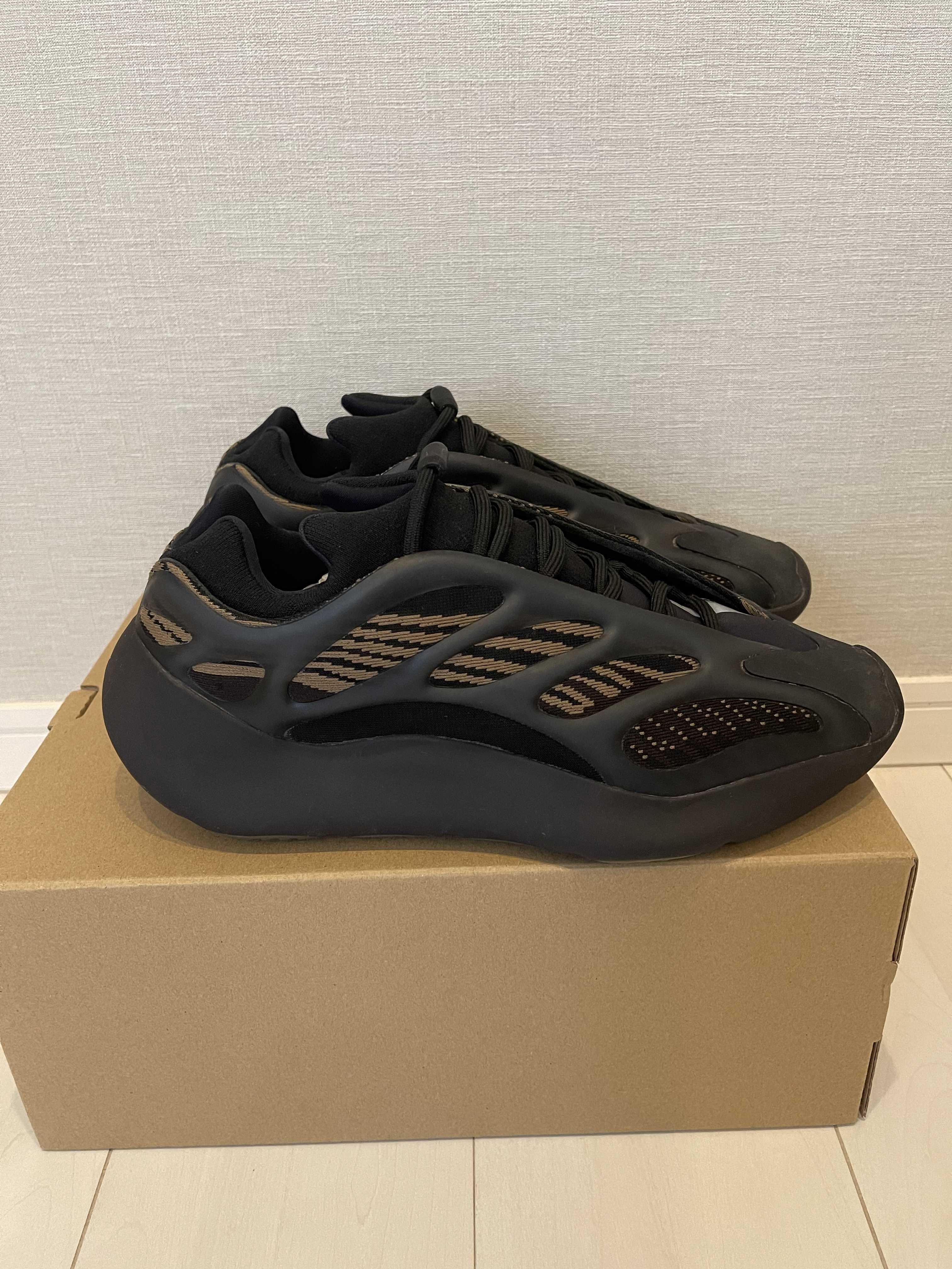 adidas YEEZY 700V3 "Clay Brown"